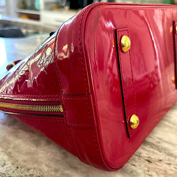 Louis Vuitton Authentic Red Monogram Vernis Leather GM Alma w/Lock Set - Picture 7 of 13